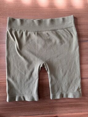 Free People Intimately Seamless Biker Shorts Women’s XS/S Olive Green